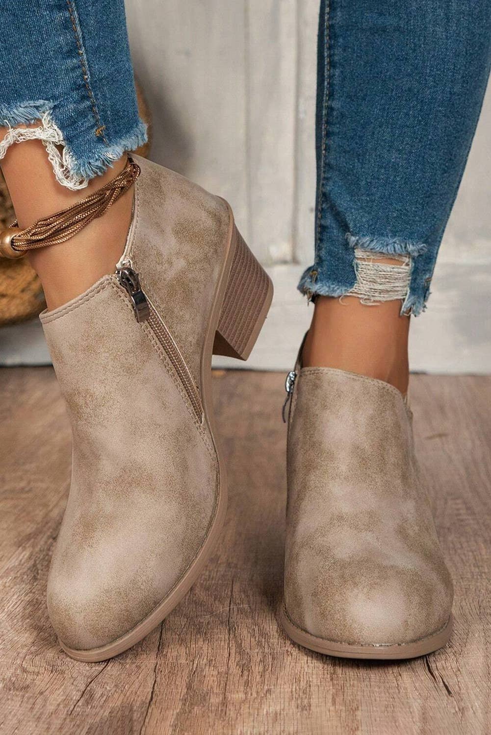 1 the Woman - Tulip Opening Suede Ankle Boots