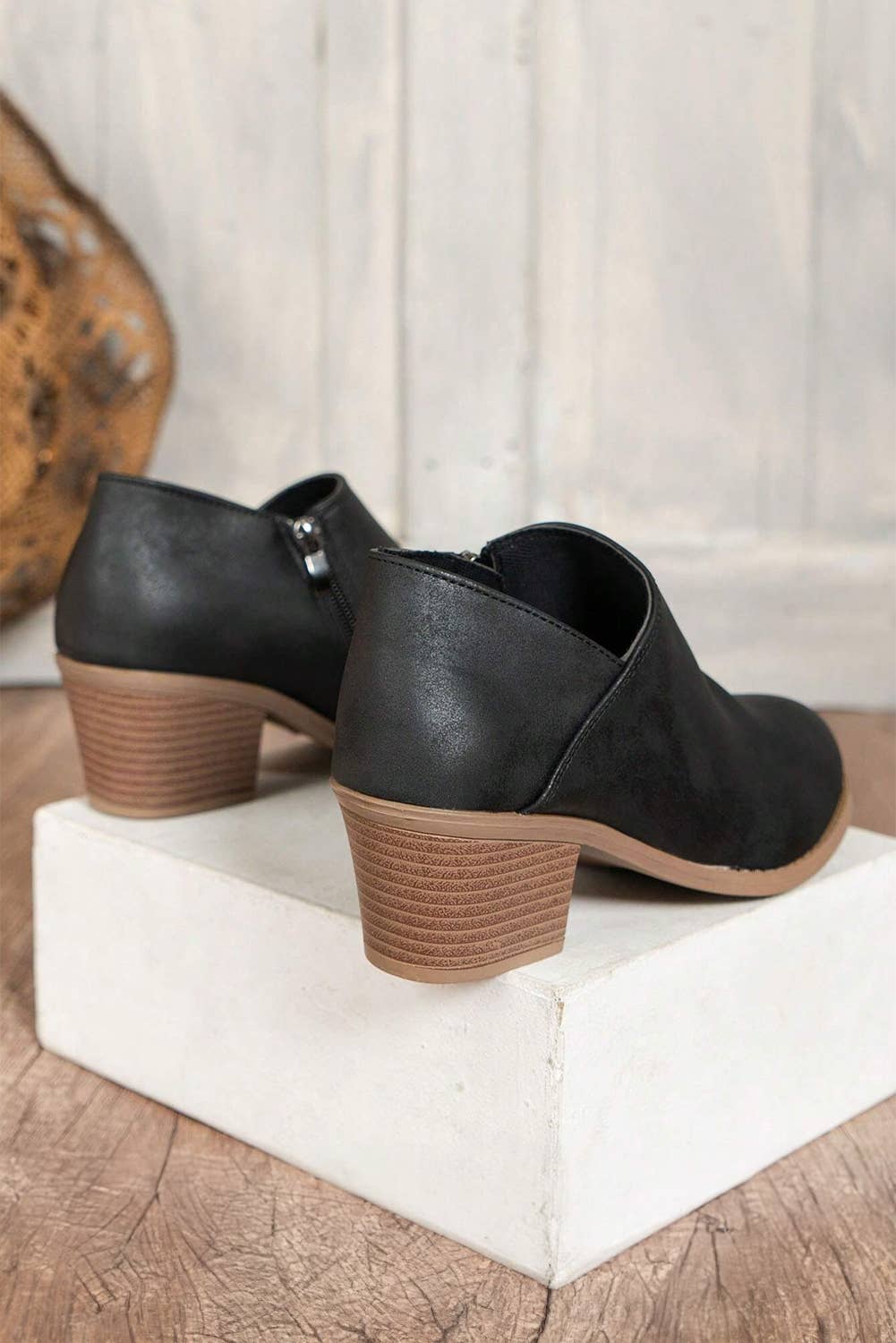 1 the Woman - Tulip Opening Suede Ankle Boots