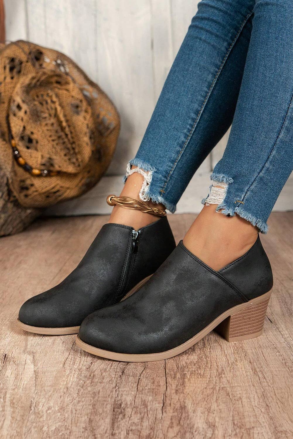 1 the Woman - Tulip Opening Suede Ankle Boots