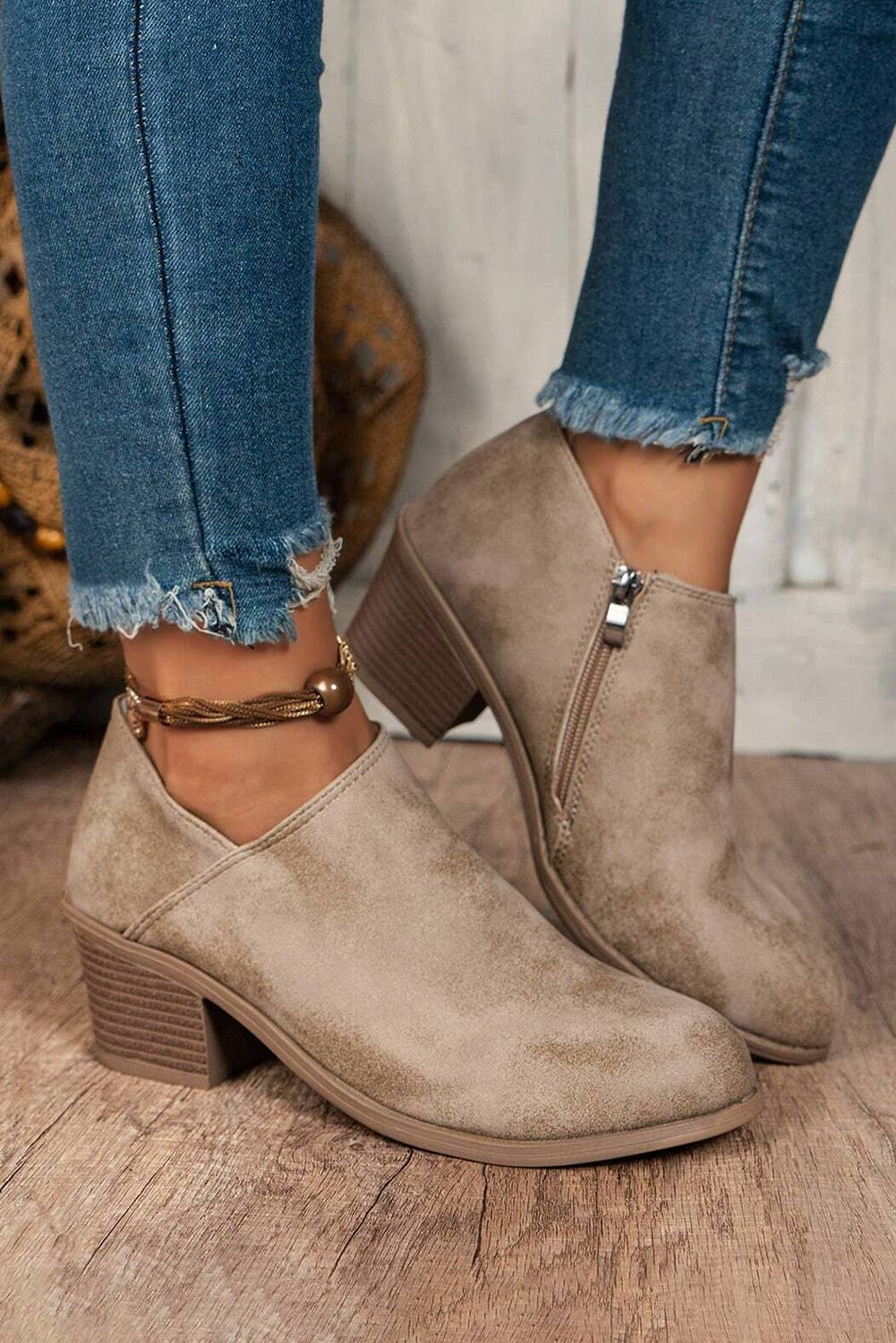 1 the Woman - Tulip Opening Suede Ankle Boots