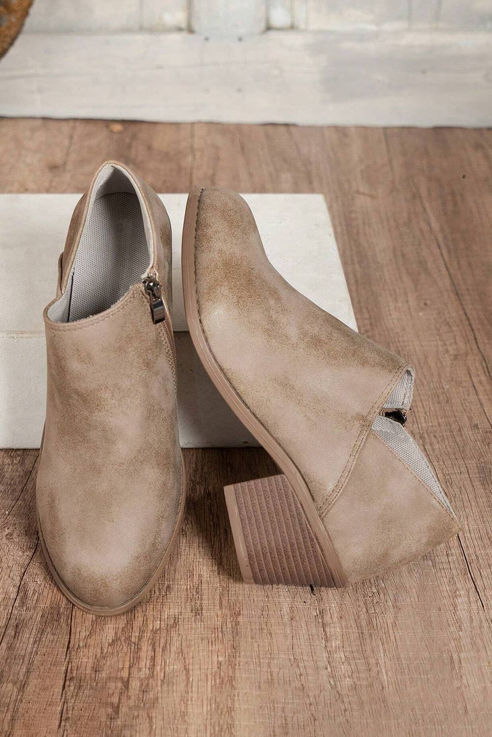 1 the Woman - Tulip Opening Suede Ankle Boots