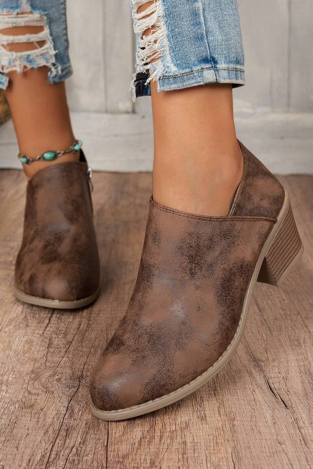 1 the Woman - Tulip Opening Suede Ankle Boots