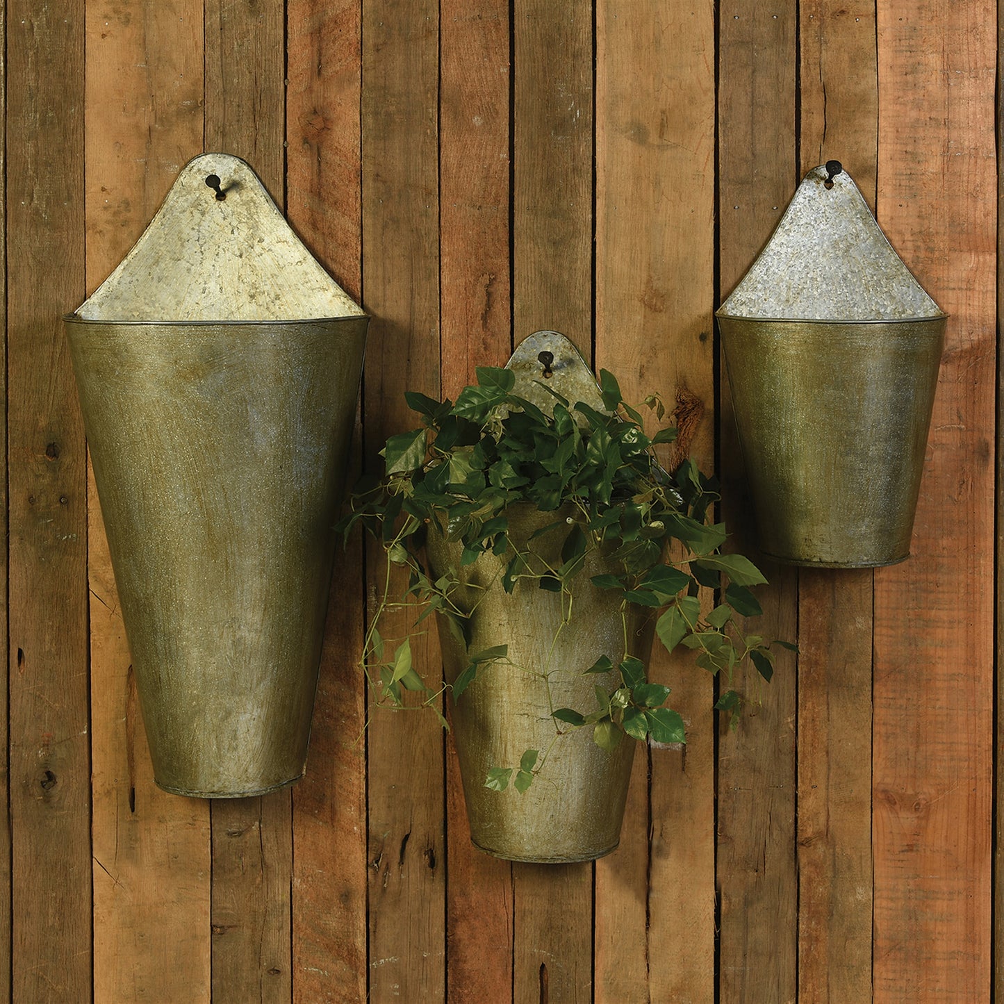 Avery Iron Wall Bucket- Medium