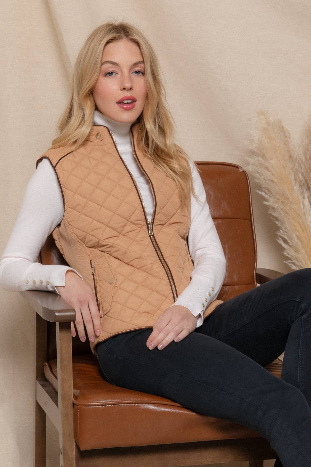 Active Basic | Active USA - Suede Piping Detail Rib Quilted Padding Vest
