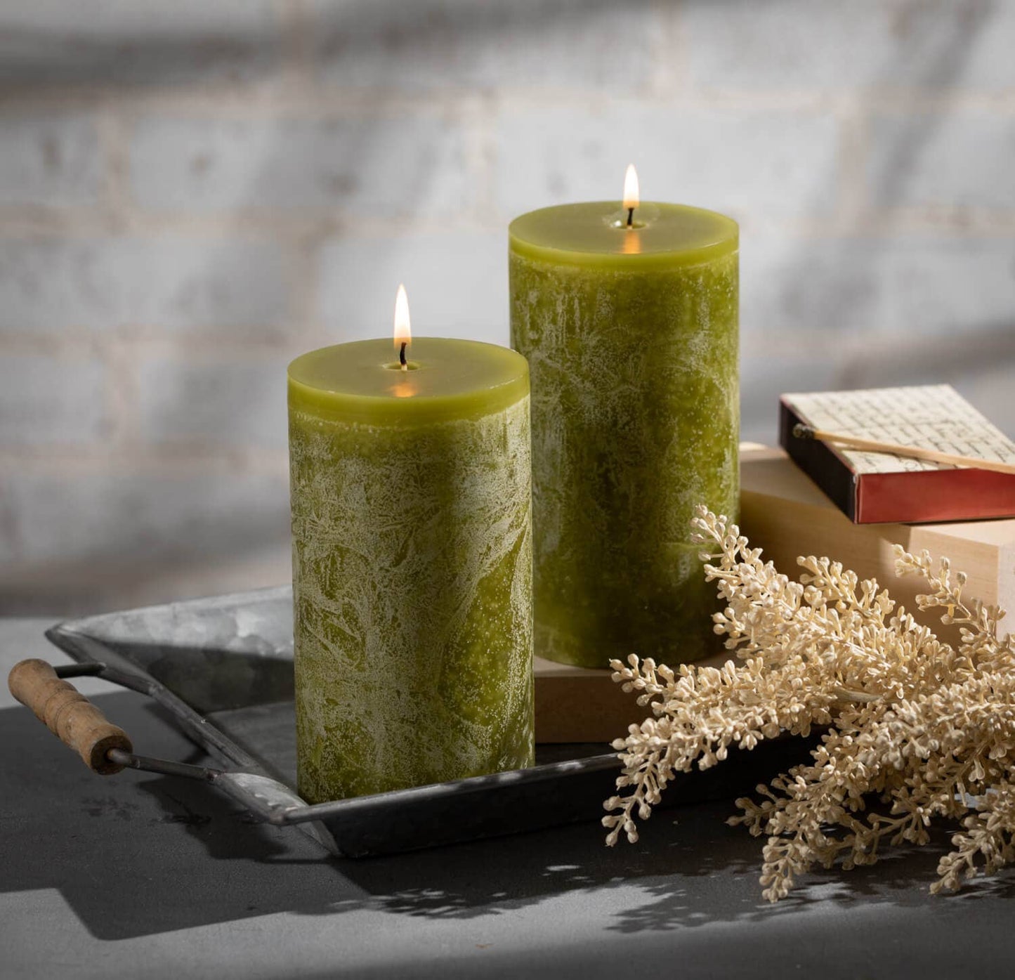 GREEN TIMBER PILLAR CANDLE